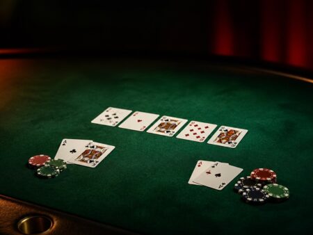 Ranking de Manos de Poker: Cómo se Rompen los Empates